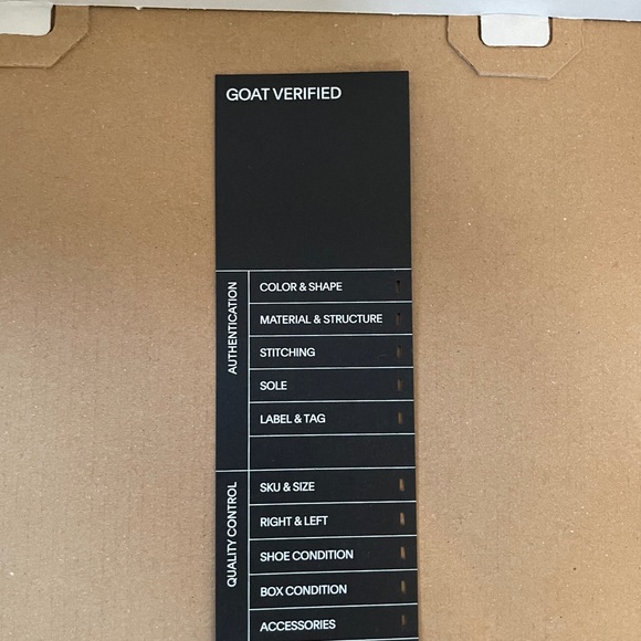 Air Jordan 1 (GS) - Picture 2 of 4